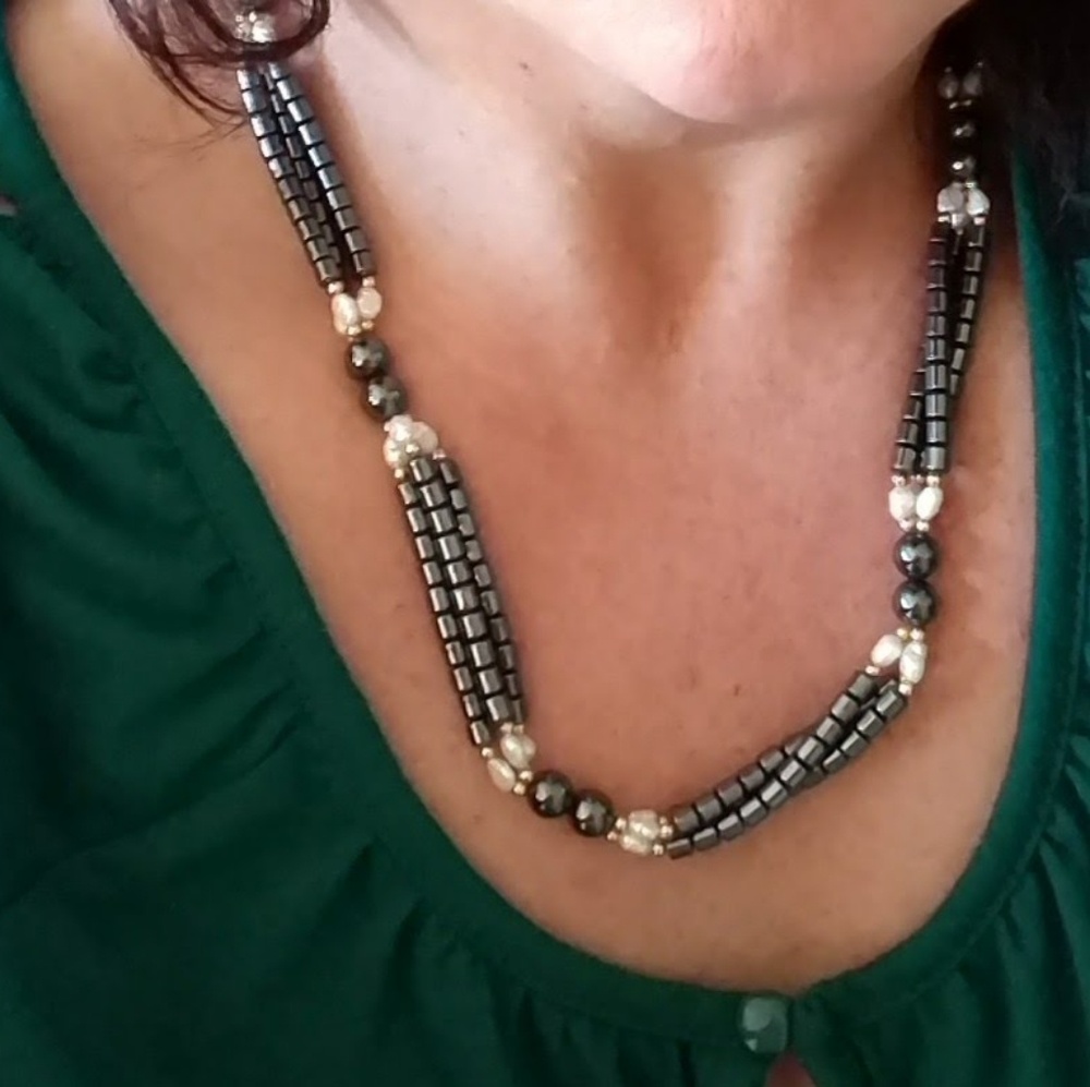 Jet and genuine Pearl gold plated necklace